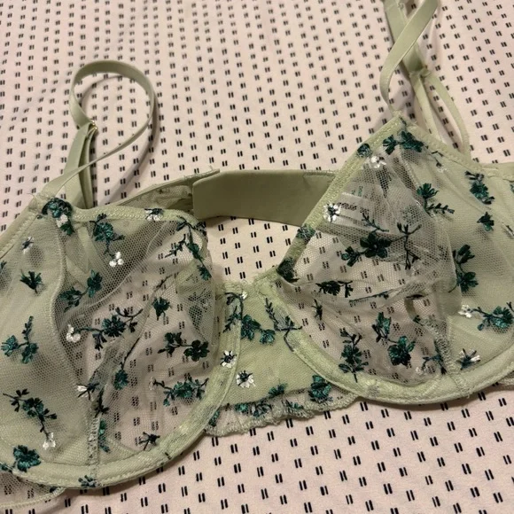 aerie Dusty Sage Show Off Embroidery Unlined Bra 34C NWOT Preppy Florals - Picture 5 of 10